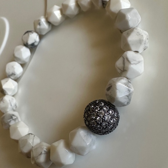 8mm Faceted Howlite Stretch Bracelet with Gunmetal Pave Spacer - Picture 4 of 6